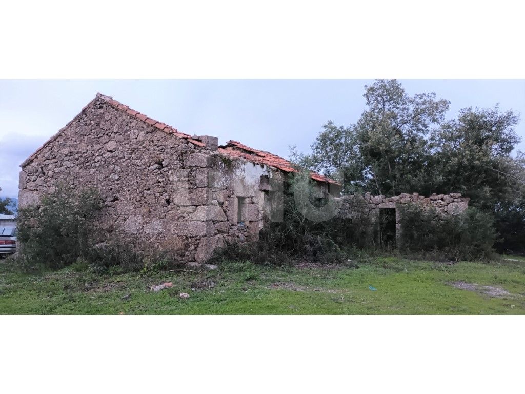 Quinta rústica em zona rural tranquila na freguesia do Fe...