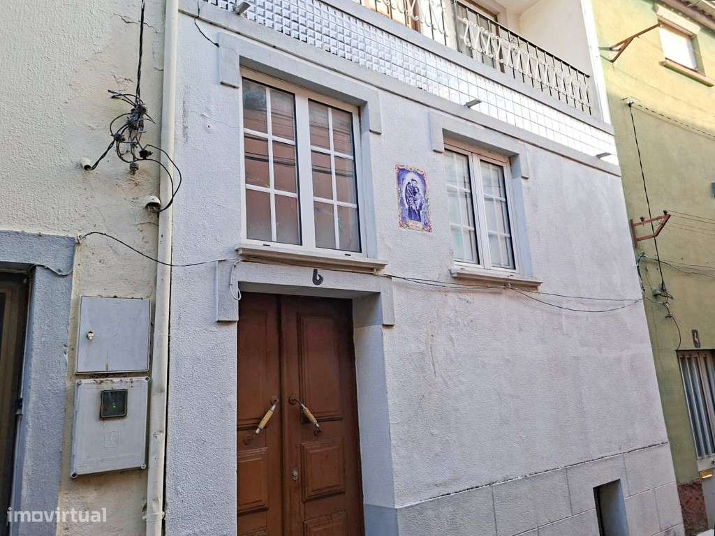 Moradia Central no Fundão com Garagem Ampla-1