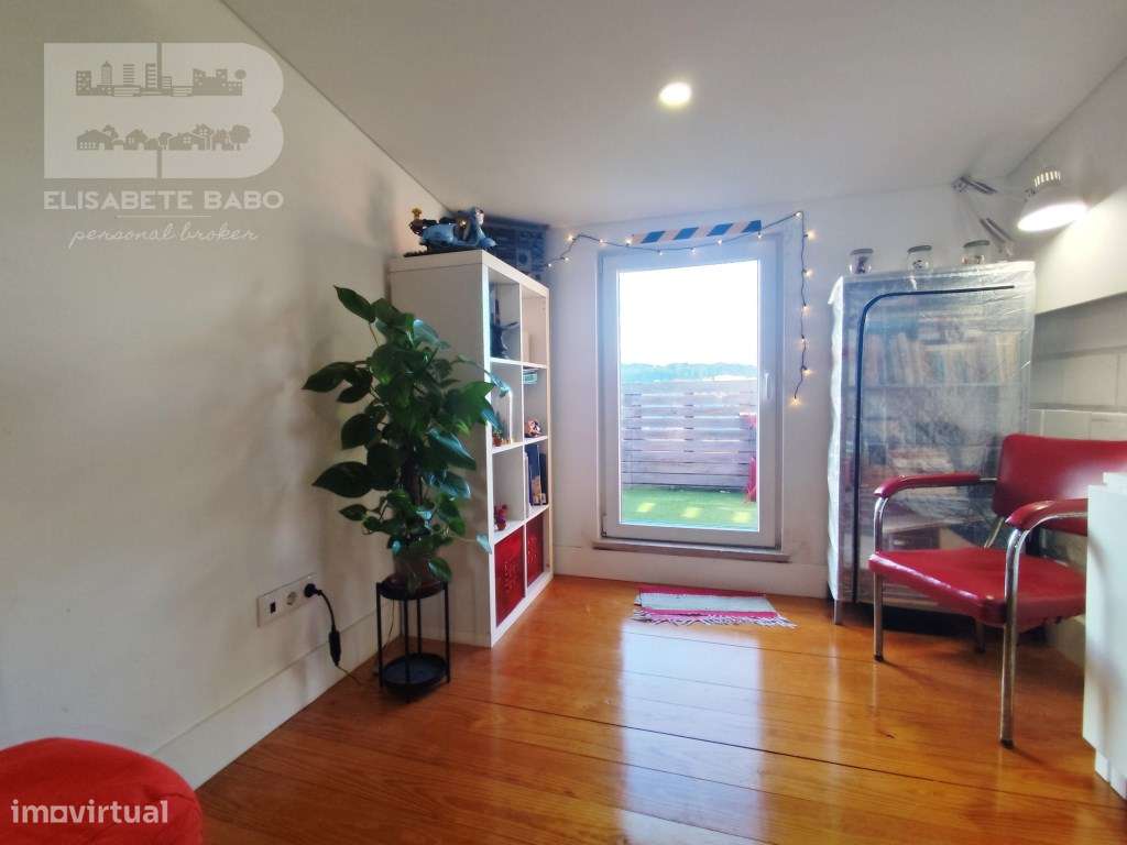 **Apartamento T1 em Campolide com Vista Deslumbrante sobre Monsanto**-10