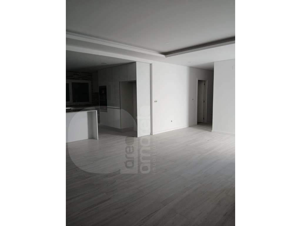 Moradia Térrea Isolada T4 em Fernão Ferro - Grande imagem: 5/12