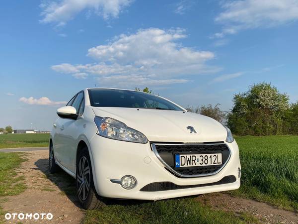 Peugeot 208 - 1