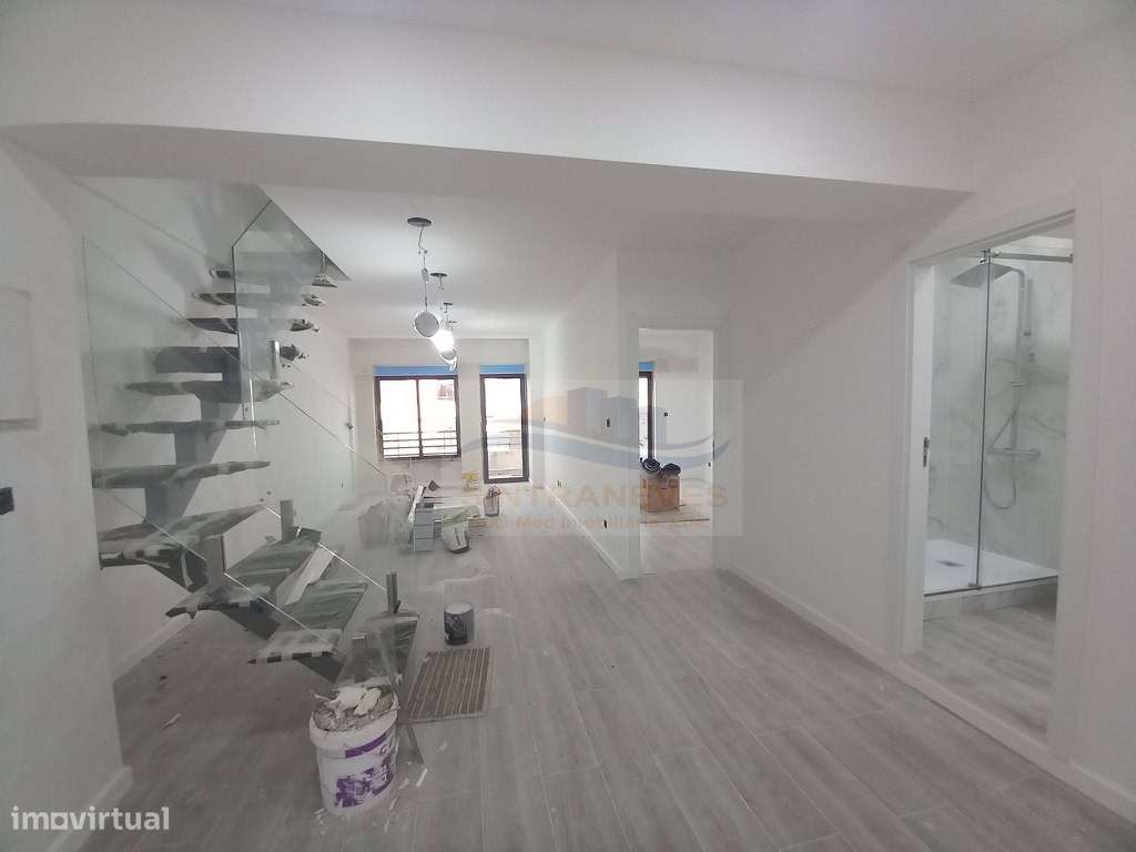 Fantástico T3 Dúplex, totalmente remodelado com Garagem a 300m da P...-28