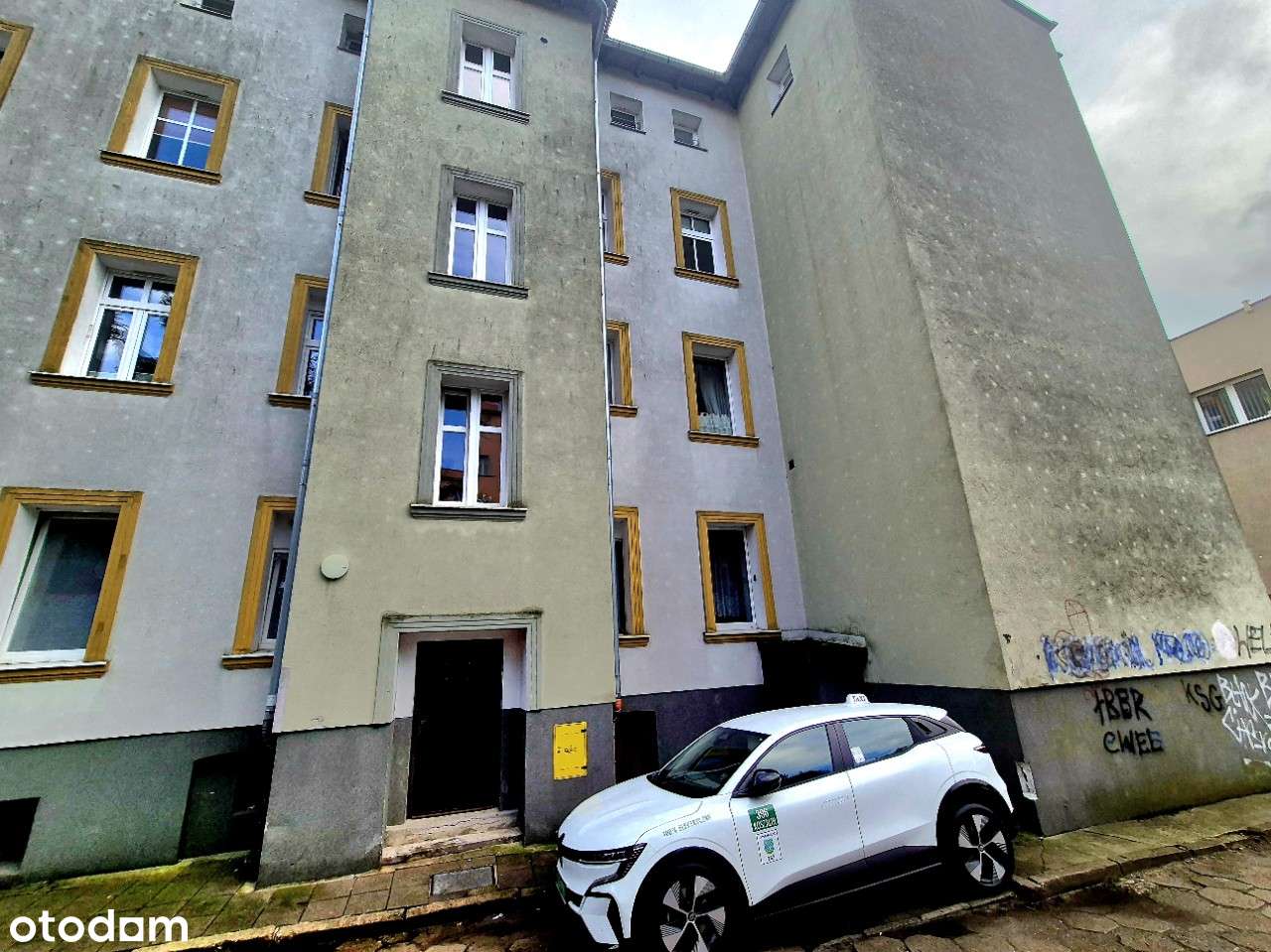 Klimatyczne mieszkanie 4 pok. mieszkanie w kamienicy.-12