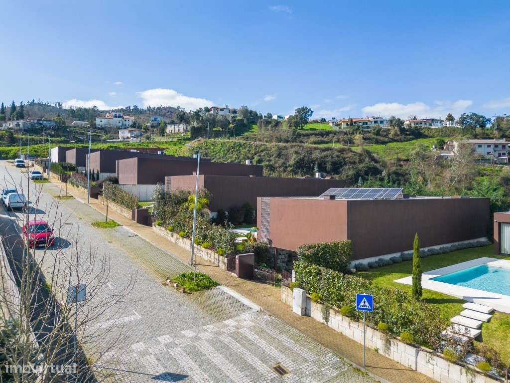 Moradia Exclusiva V4 com Piscina aquecida-9