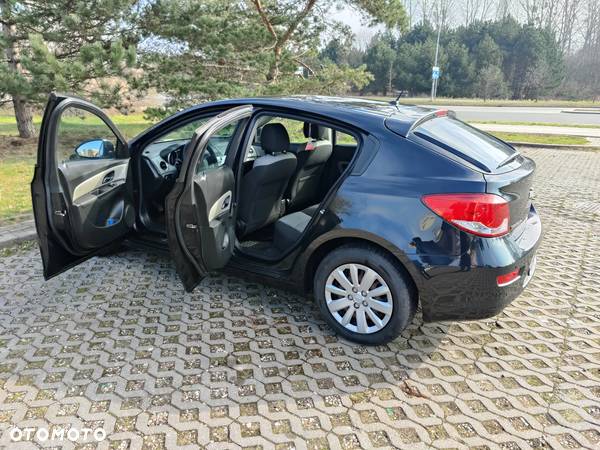 Chevrolet Cruze 1.6 LS+ - 13