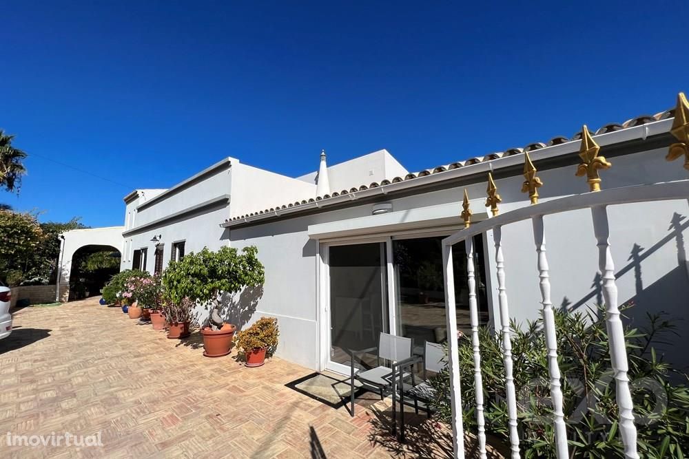 Sought after location of Arroteia de Baixo, Luz de Tavira. Recently fu