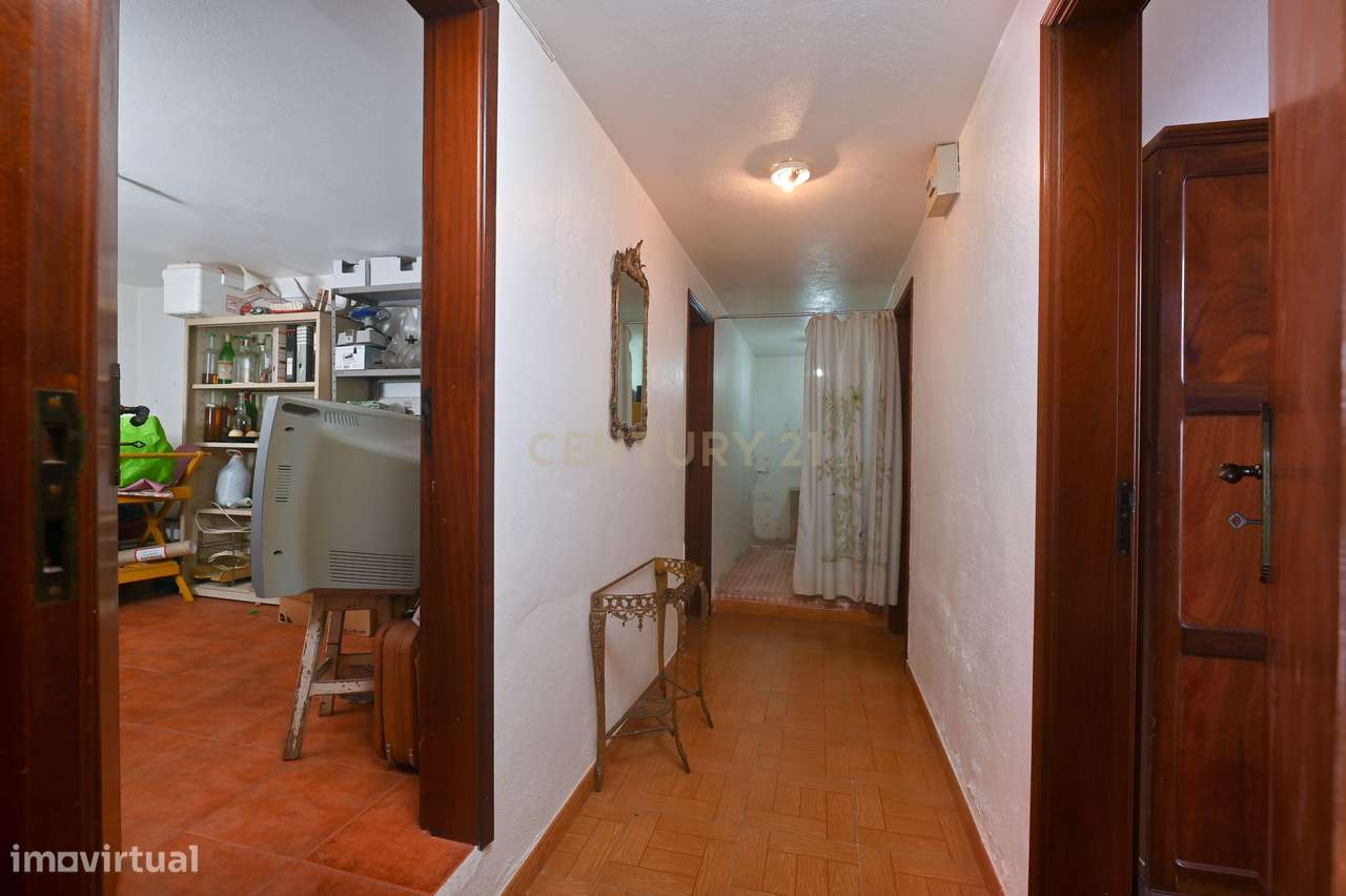 Oportunidade Única em Carnaxide | Terreno + Moradia com Elevado Potenc-31