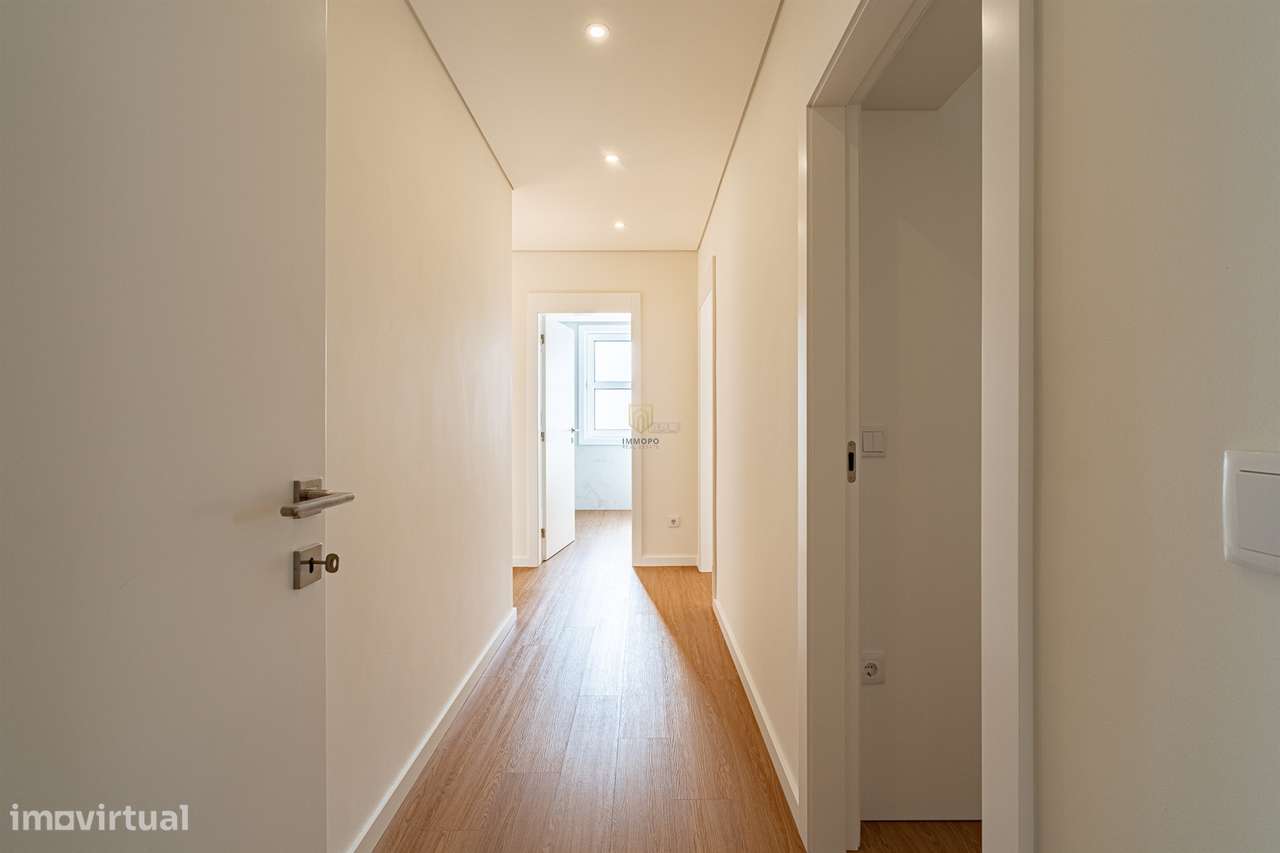 Apartamento T4 totalmente remodelado na Avenida da Boavista, Porto.-13