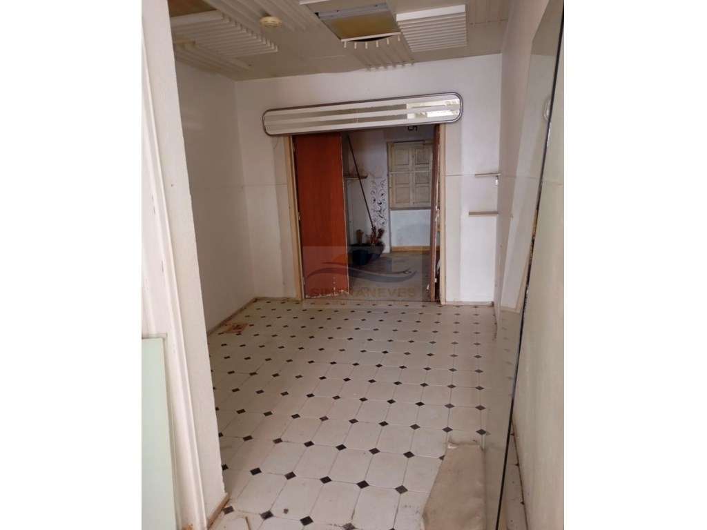 Loja à Venda - Excelente Localização | Rua Elias Garcia - Amadora - Grande imagem: 5/7