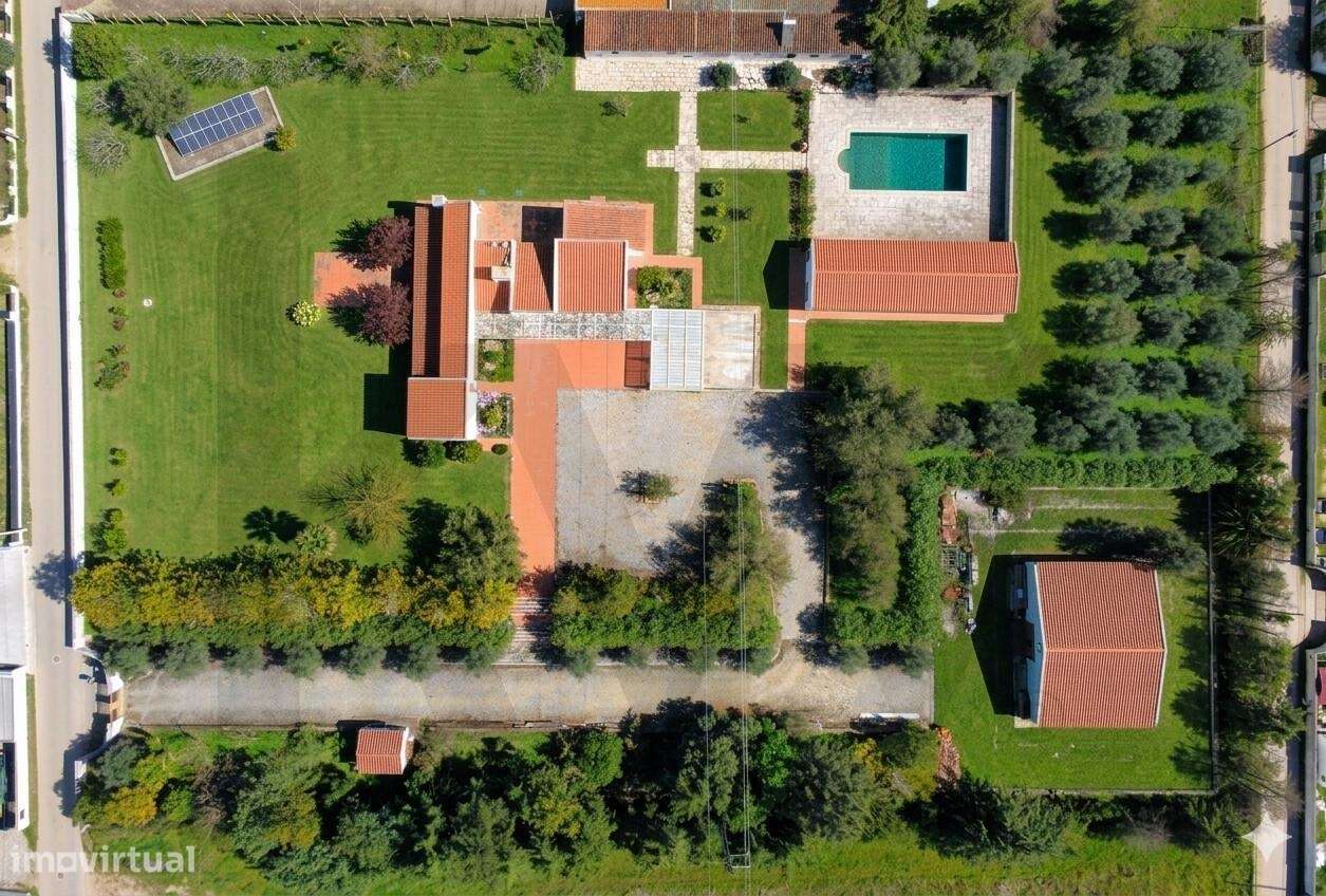 Quinta Urbana T4 em Évora | A 2 min do Hospital | 10.000 m2 | Poss. Co - Grande imagem: 4/47