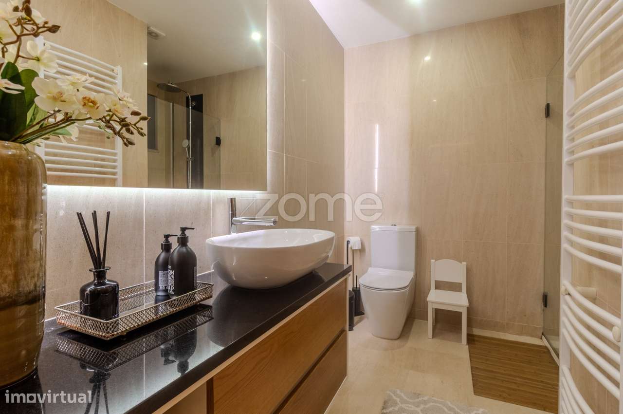 Moradia T4 Piscina e Vista Rio na Encosta do Douro-14