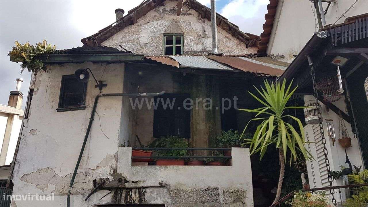 Moradia para restauro em Cete - Paredes junto à estação - Grande imagem: 5/6