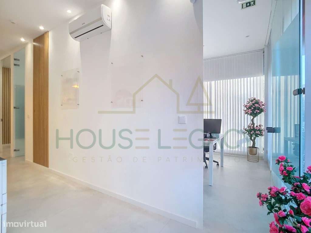 Loja versátil, luminosa e adaptável a várias atividades-17