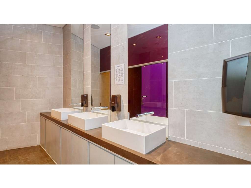 Loja no Centro de Lisboa | 265 m² | Sem Trespasse-12