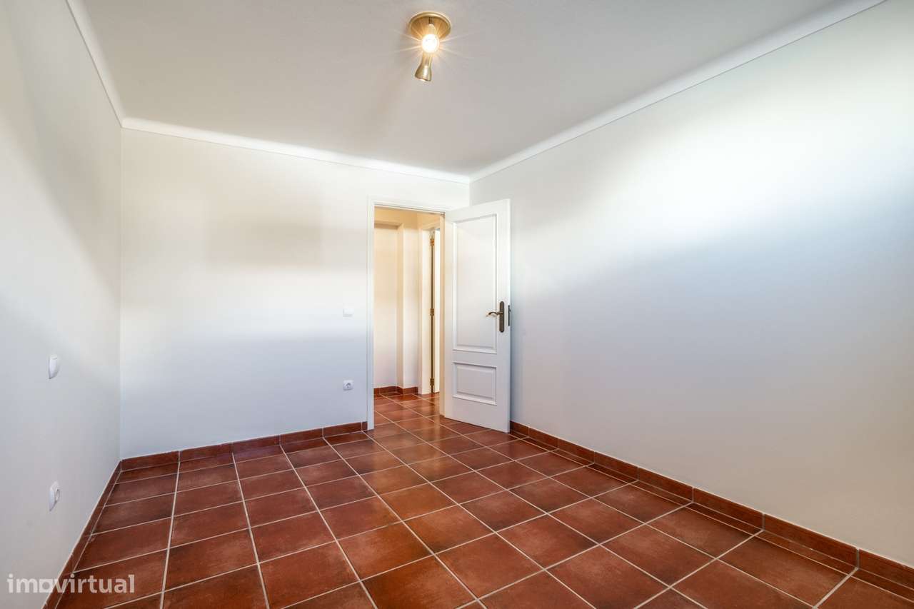 Luxuosa moradia, T5 com piscina e jardim em Pedrulheira-Marinha Grande-34