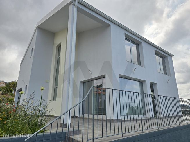 Moradia T3 com Piscina e Vista Mar nos Prazeres | Calheta-1