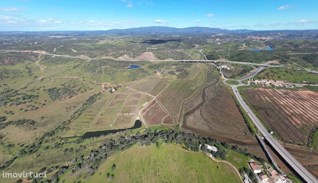 Herdade com casario e elevado potencial agrícola!