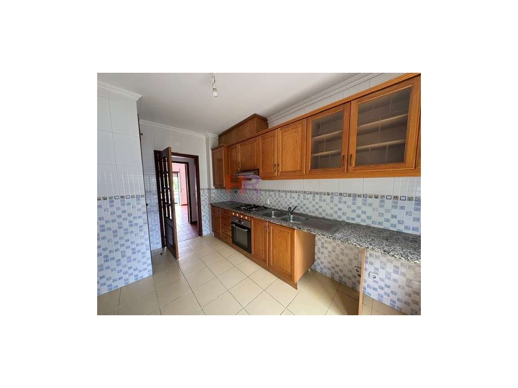 Apartamento T3 com suíte e varandas em São Silvestre, Coimbra.-23