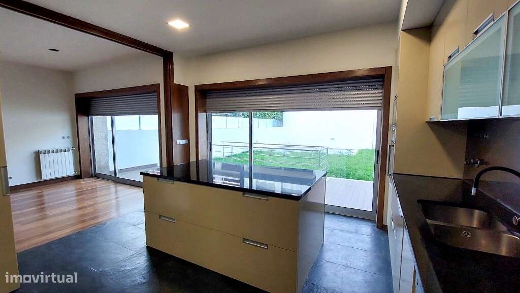 Moradia V4+1 em Banda com Piscina - Dume, Braga - Grande imagem: 5/42