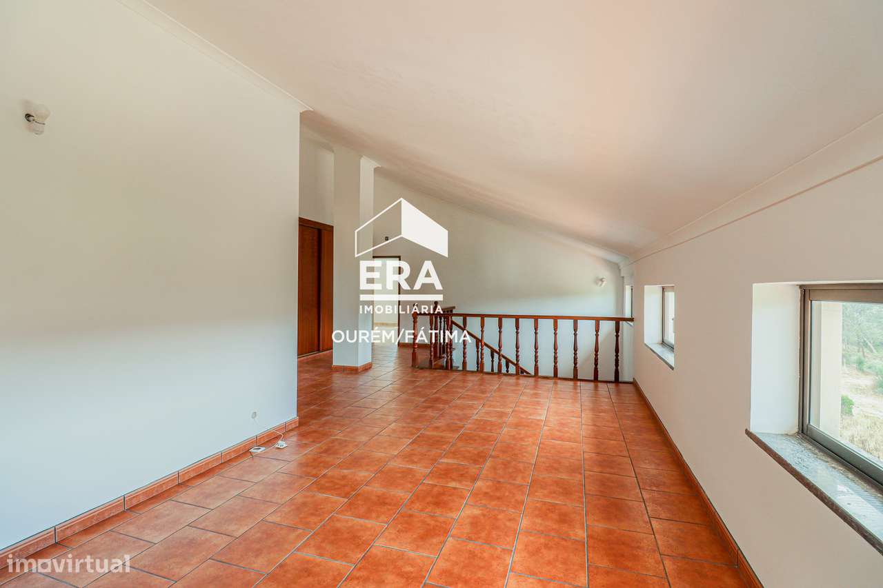 Moradia T5 no Olival, Ourém-29