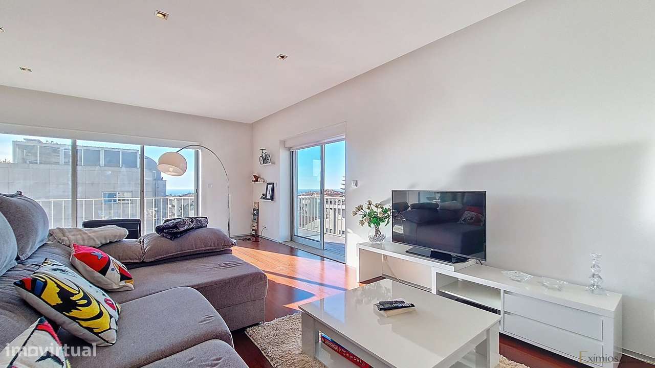 Apartamento T2 com garagem, em Árvore-2