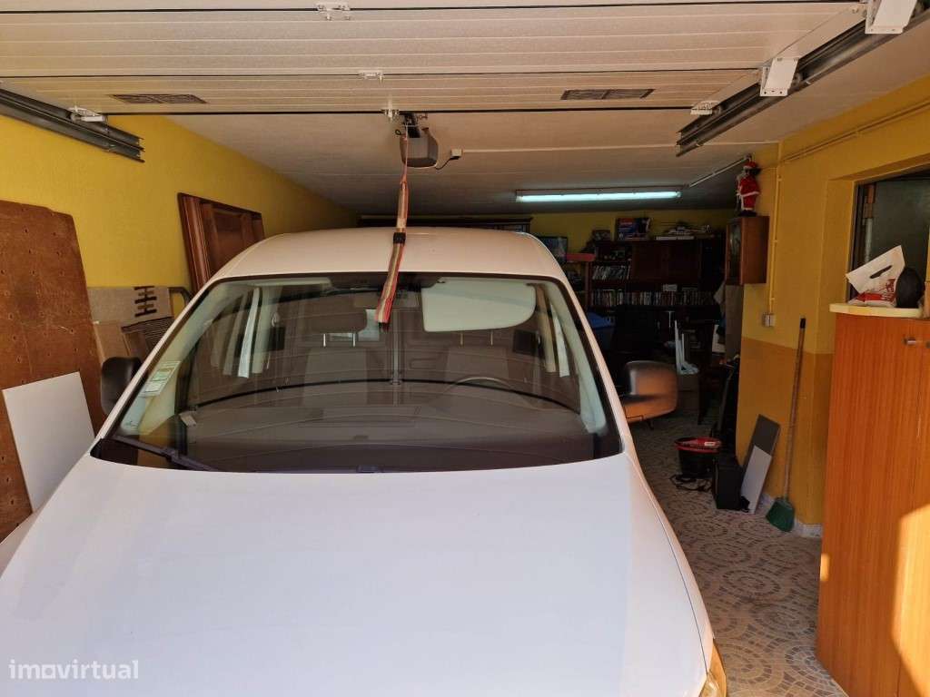 Moradia de 3 Pisos Com Garagem e Aproveitamento de Sótão-18