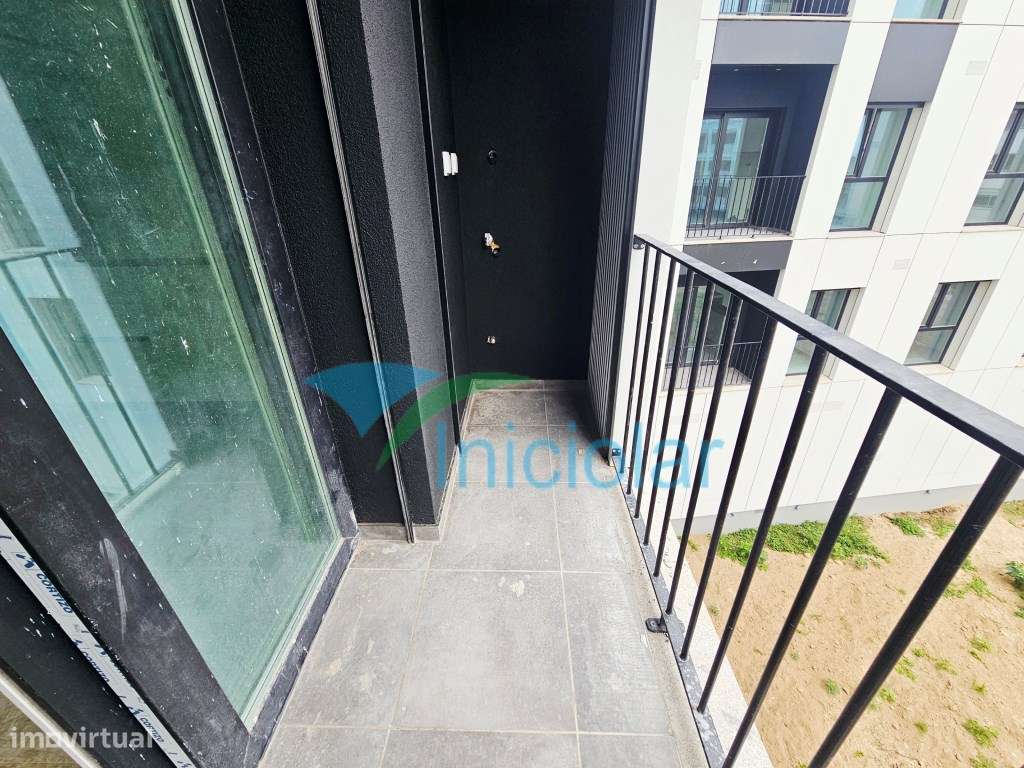 T1 Novo| Gueifães| Varanda| G. Fechada - Grande imagem: 5/10