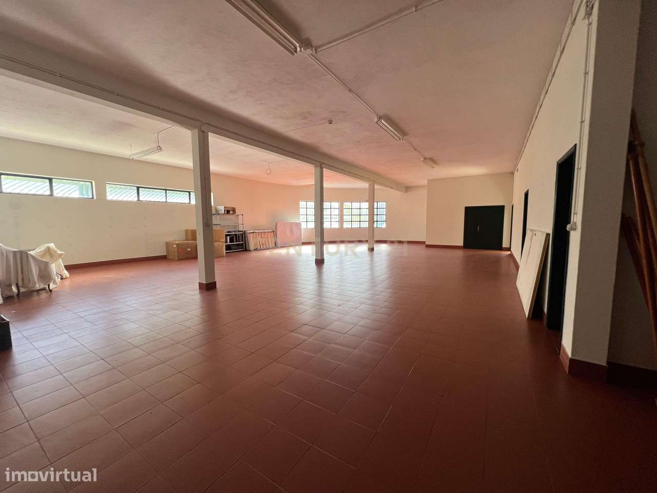 ARMAZÉM | INDÚSTRIA | SERVIÇOS | COMÉRCIO PARA ARRENDAR - Grande imagem: 1/26