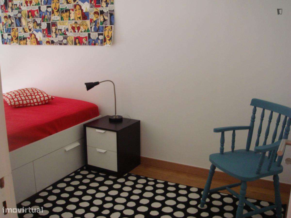 Quarto - localizado em Benfica Lisbon - Grande imagem: 5/9