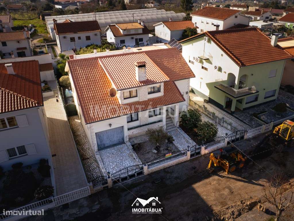 Moradia T5 com Piscina (Jacuzzi Integrado), Jardim e Churrasqueira-44