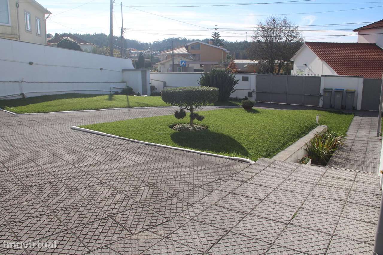 Moradia 4 Frentes lote com 980m2-10