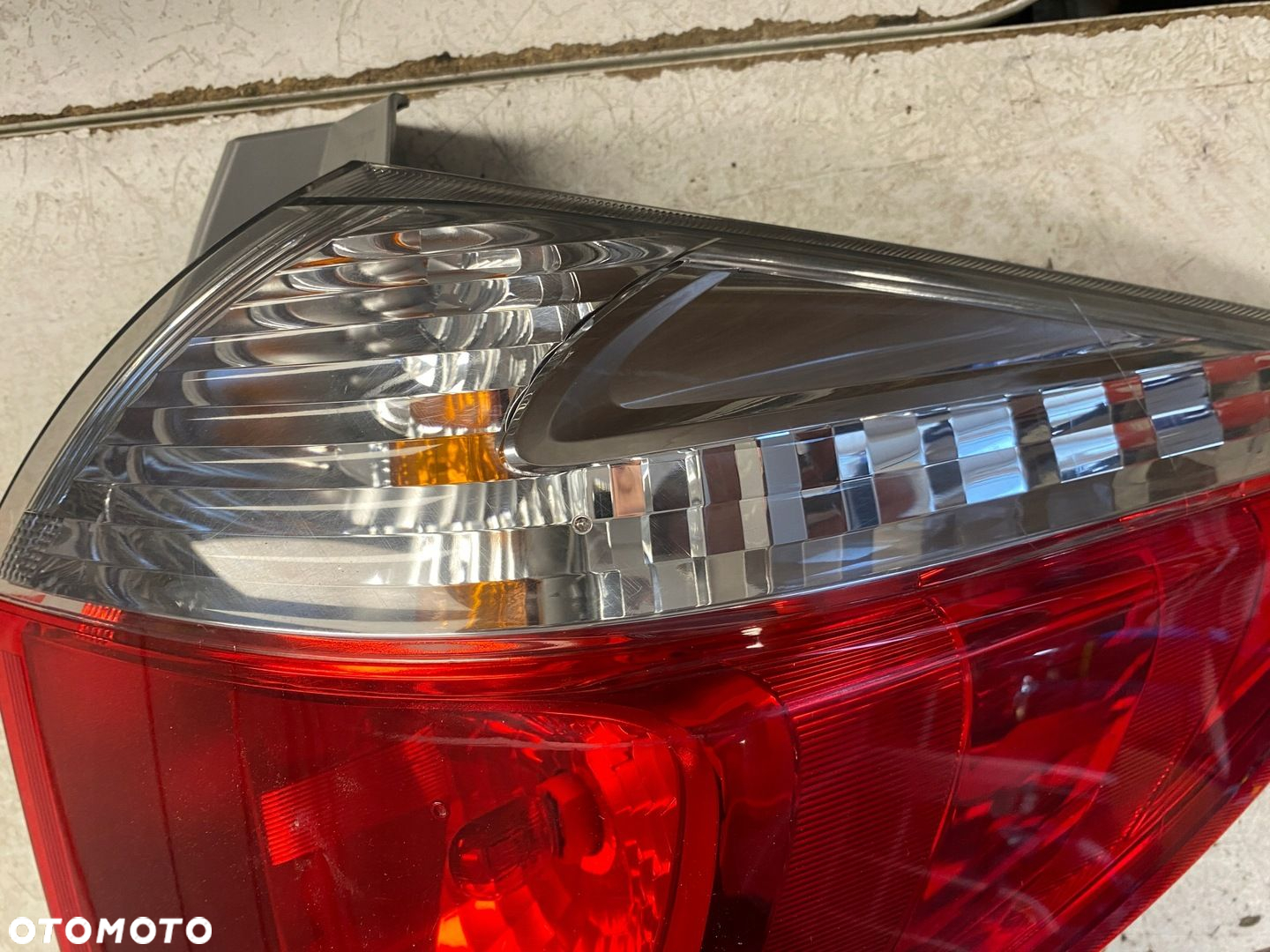 TOYOTA VERSO S LAMPA PRAWY TYŁ - 3