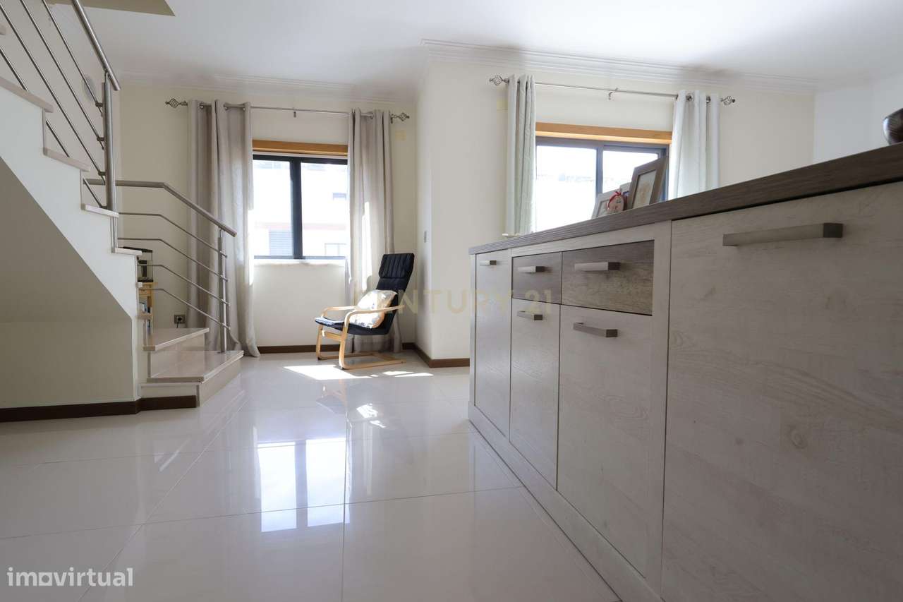 Apartamento Duplex T4 de Prestígio com Vista Rio | Alcochete - Grande imagem: 3/31