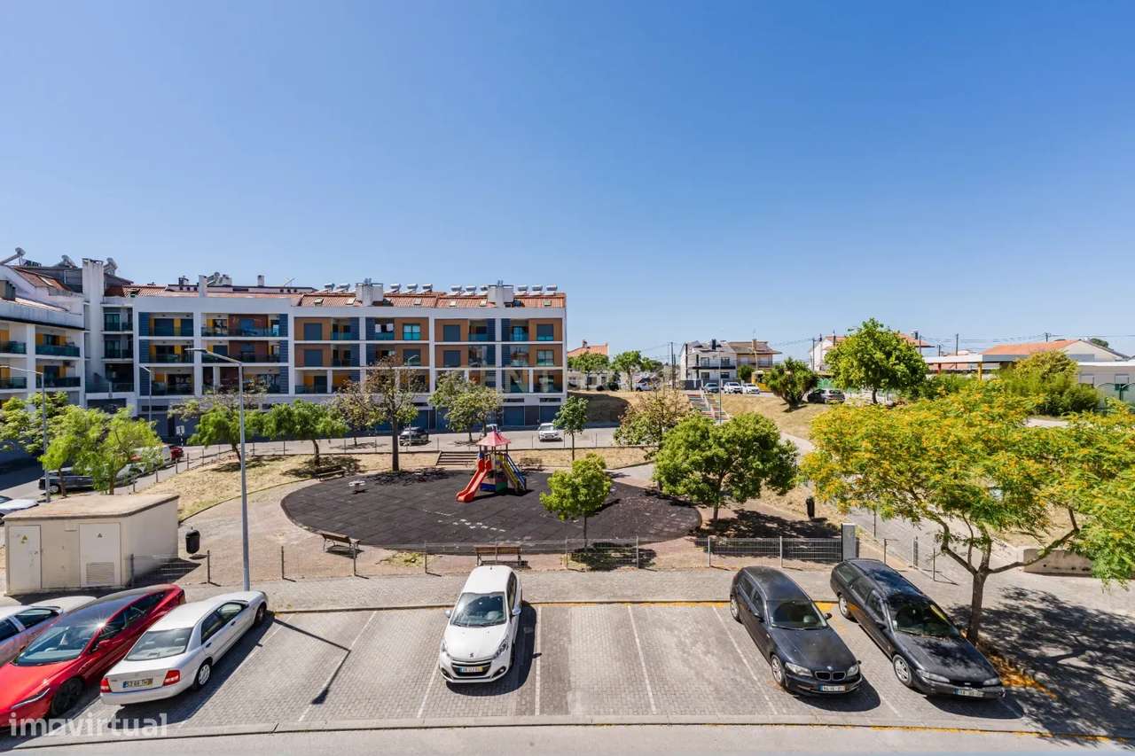 T3+1 Duplex com Box e Churrasqueira | Quinta da Fábrica | Vale de Milh-5