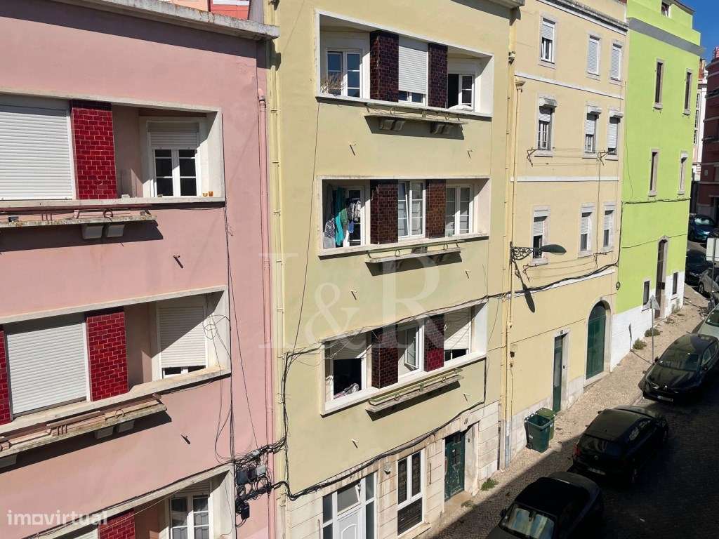 Apartamento T1 renovado com vista rio na Graça, Lisboa-23