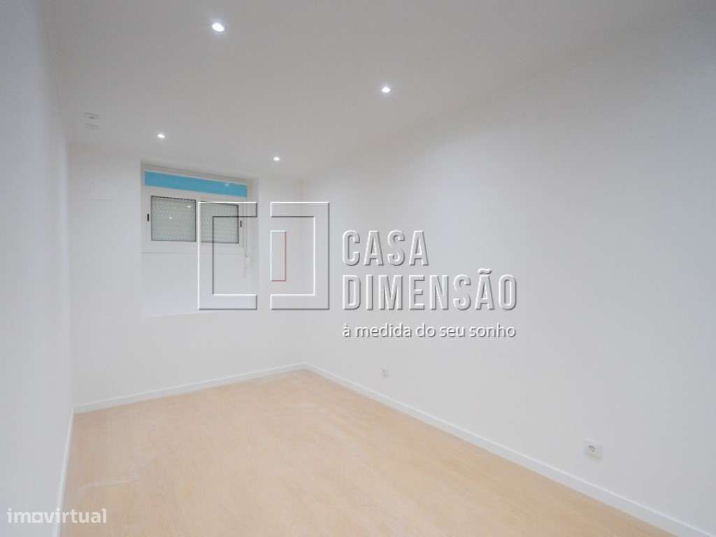 Apartamento T3 em fase de remodelação, na Amadora!!-18