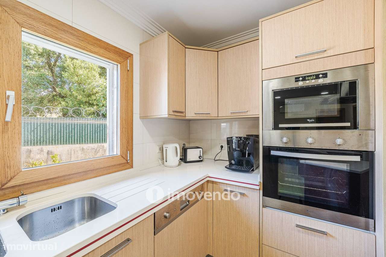 Moradia T4, com condomínio com piscina, em Almargem do Bispo-17