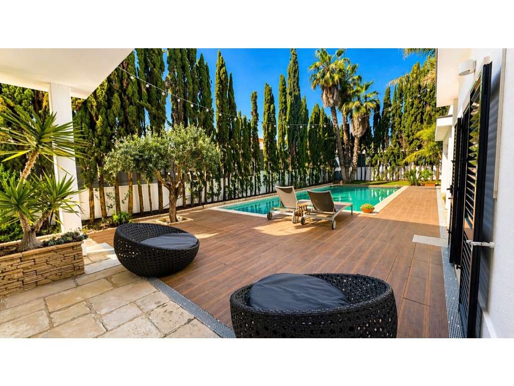 Moradia T4 isolada com piscina privada, jardim, garagem e 595 m² de...-13