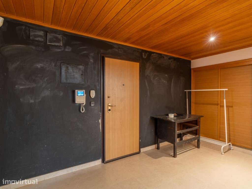 VENDE-SE T3 COM TERRAÇO E GARAGEM EM CARCAVELOS-6