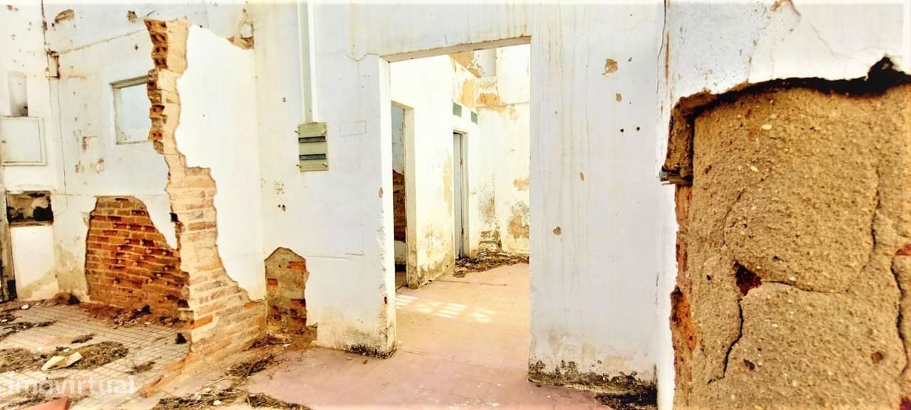 Armazém - Terreno Urbano - Grande imagem: 5/26