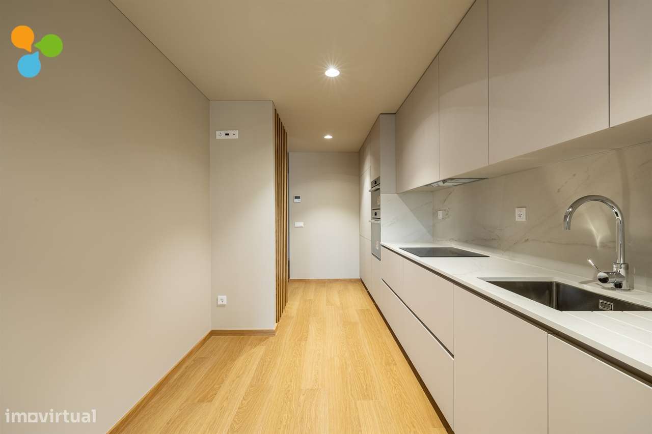 Apartamento T2 novo c/ terraço e 2 lugares de garagem-3