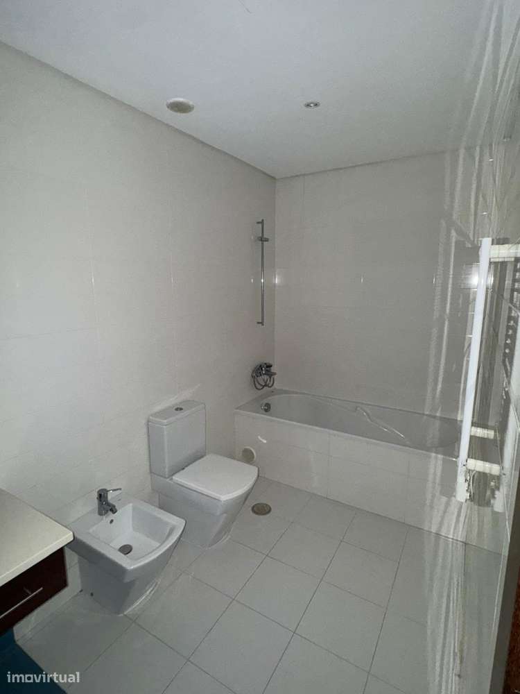 Imóvel de banco :T4 com varanda, garagem em Torres Vedras-9