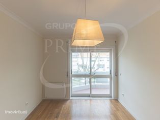 Apartamento T2+1 totalmente renovado na Foz, para arrenda...