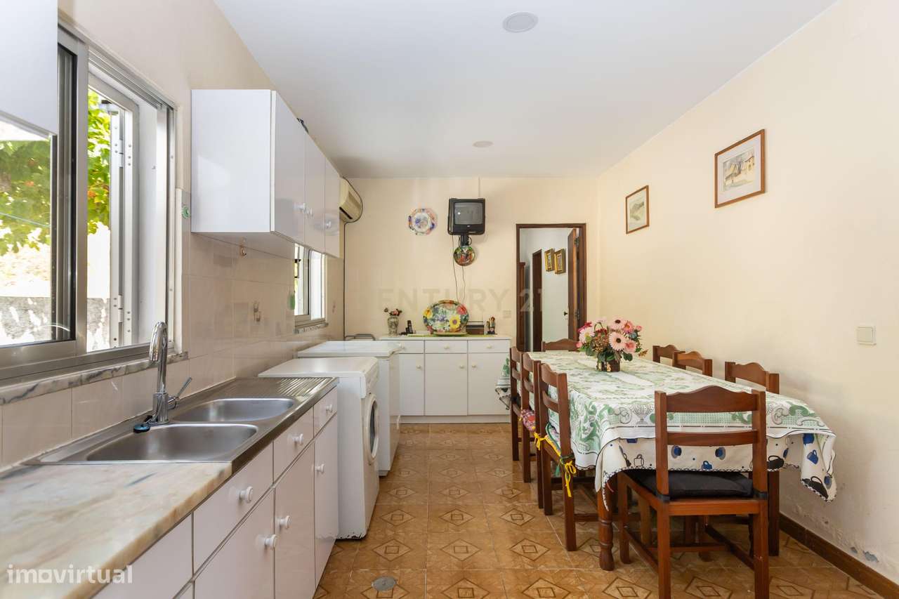 Moradia T2 com Terreno 7600m2 em Tomar-9