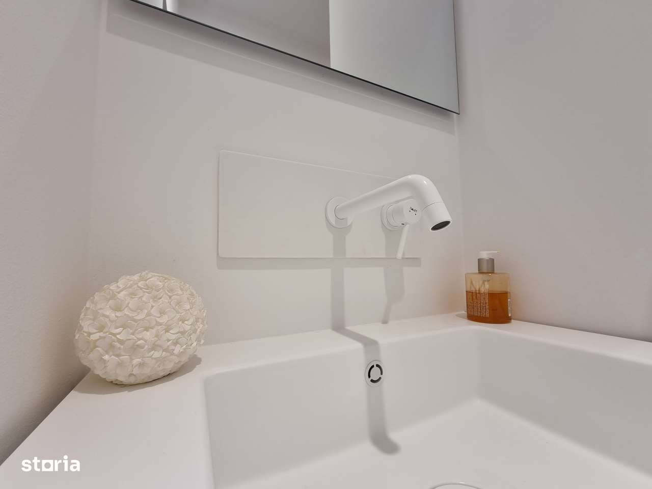 Vila Mediteraneană deosebită, amplasată într-o locație de vis, Bucium-19