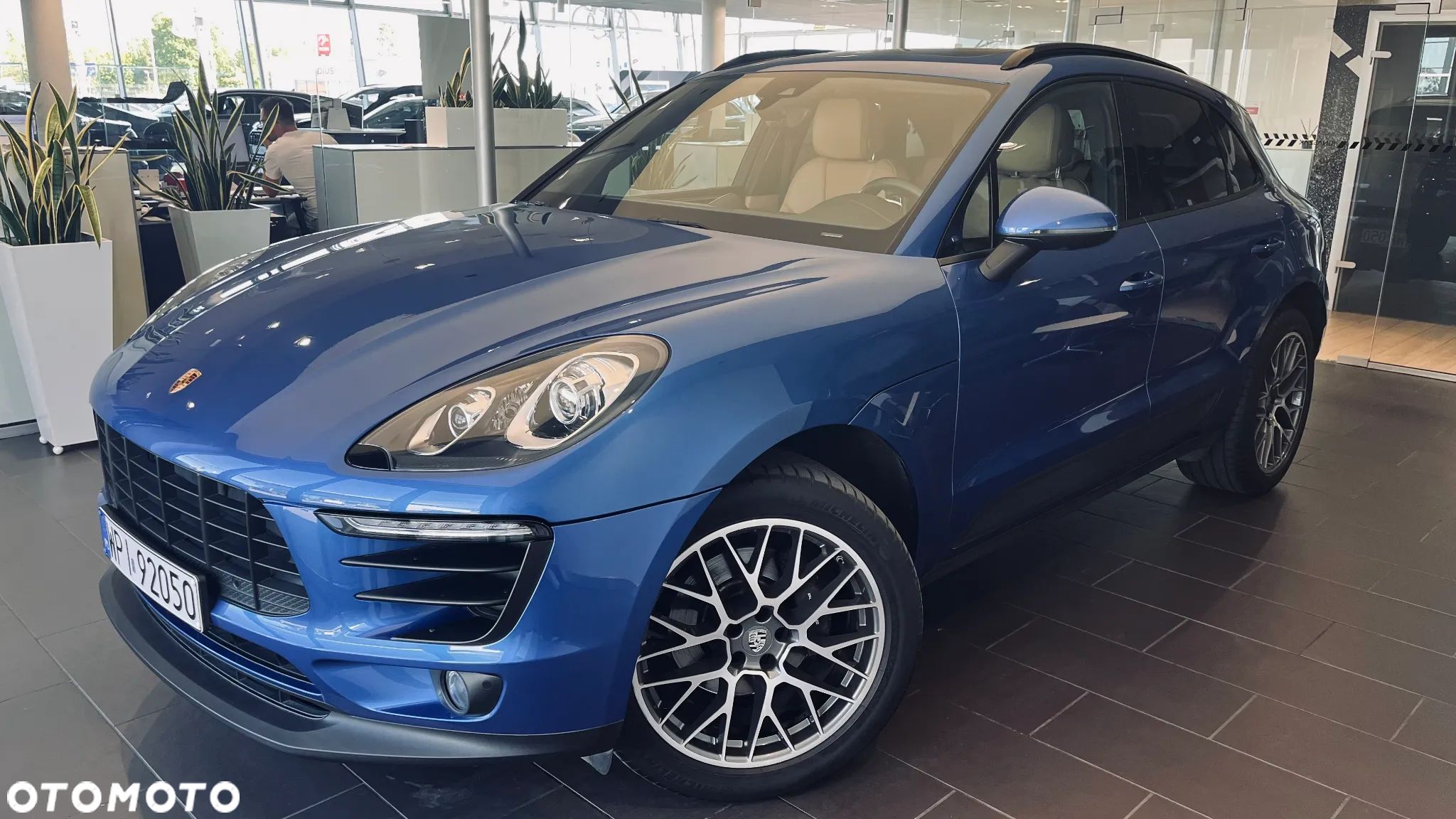 Porsche Macan Standard - 1