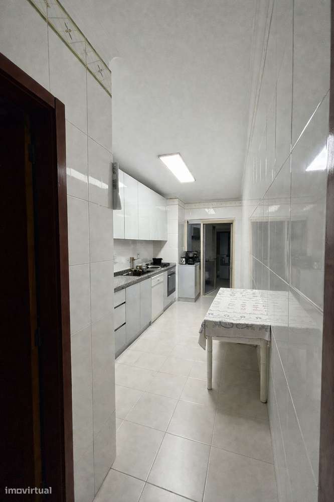 Apartamento T2 | Lugar Garagem | Elevador | São Cosme | Exclusivo-3