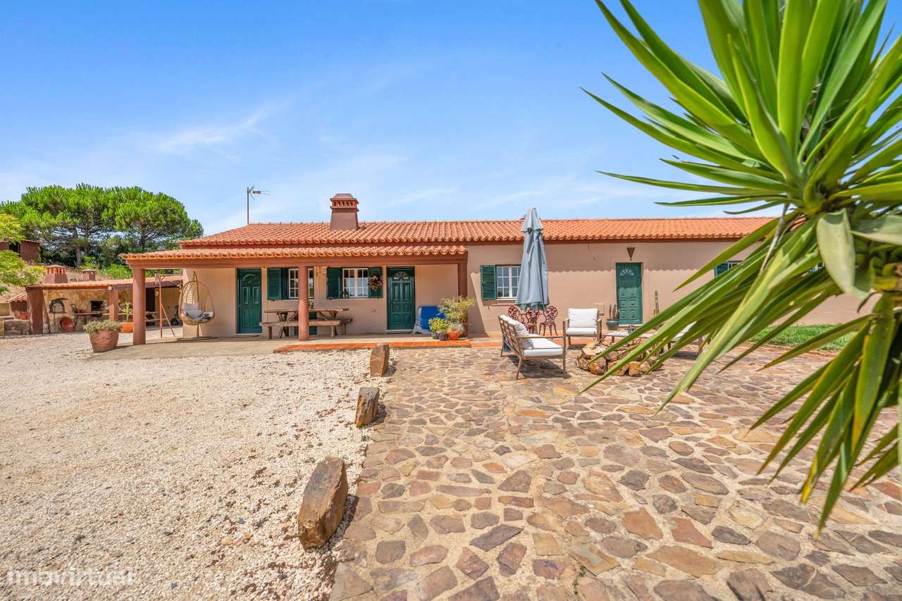 Herdade com moradia T4+1, piscina e lago-31
