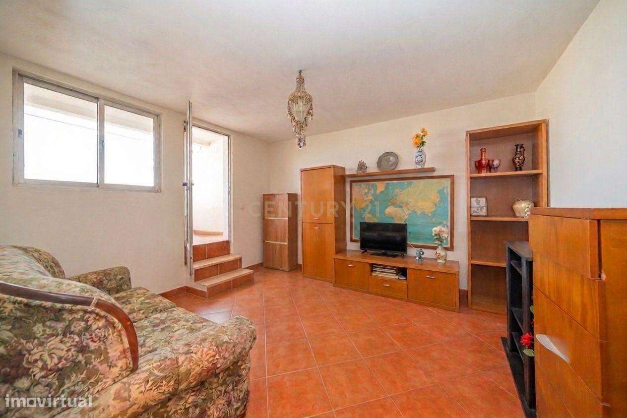 Moradia T2 com Terraço, Quintal e Vista Rio no Casal das Figueiras, Se-12