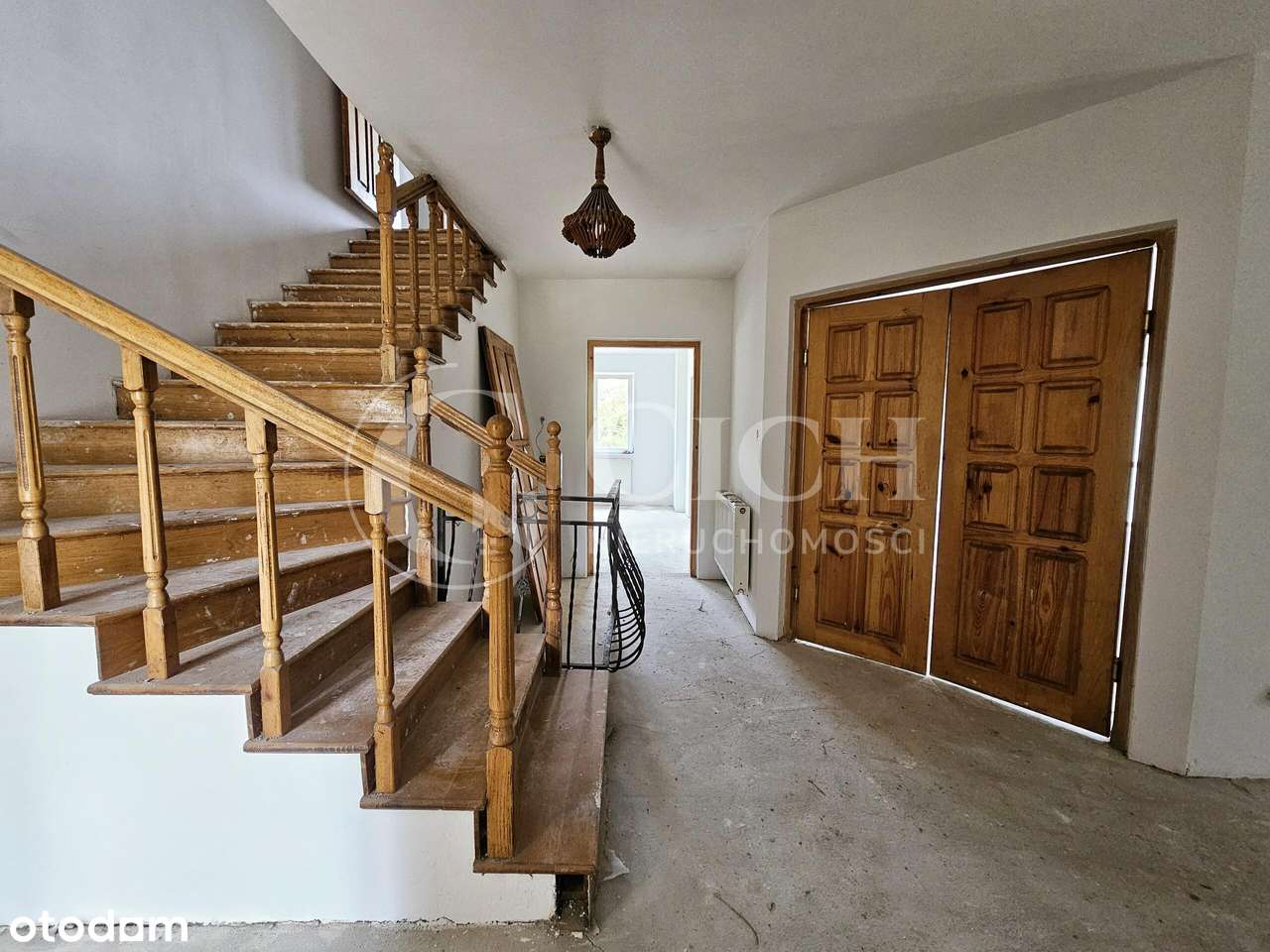 Przestronny dom w malowniczej okolicy.-8